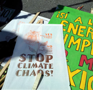 stop-climate-chaos-screenprint (photo by M. Merrill, art by ???)